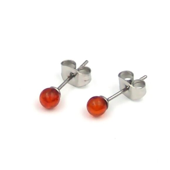 Faux Lavender Pearl Stud Earrings 316L stainless surgical steel Hypoallergenic - Picture 1 of 4